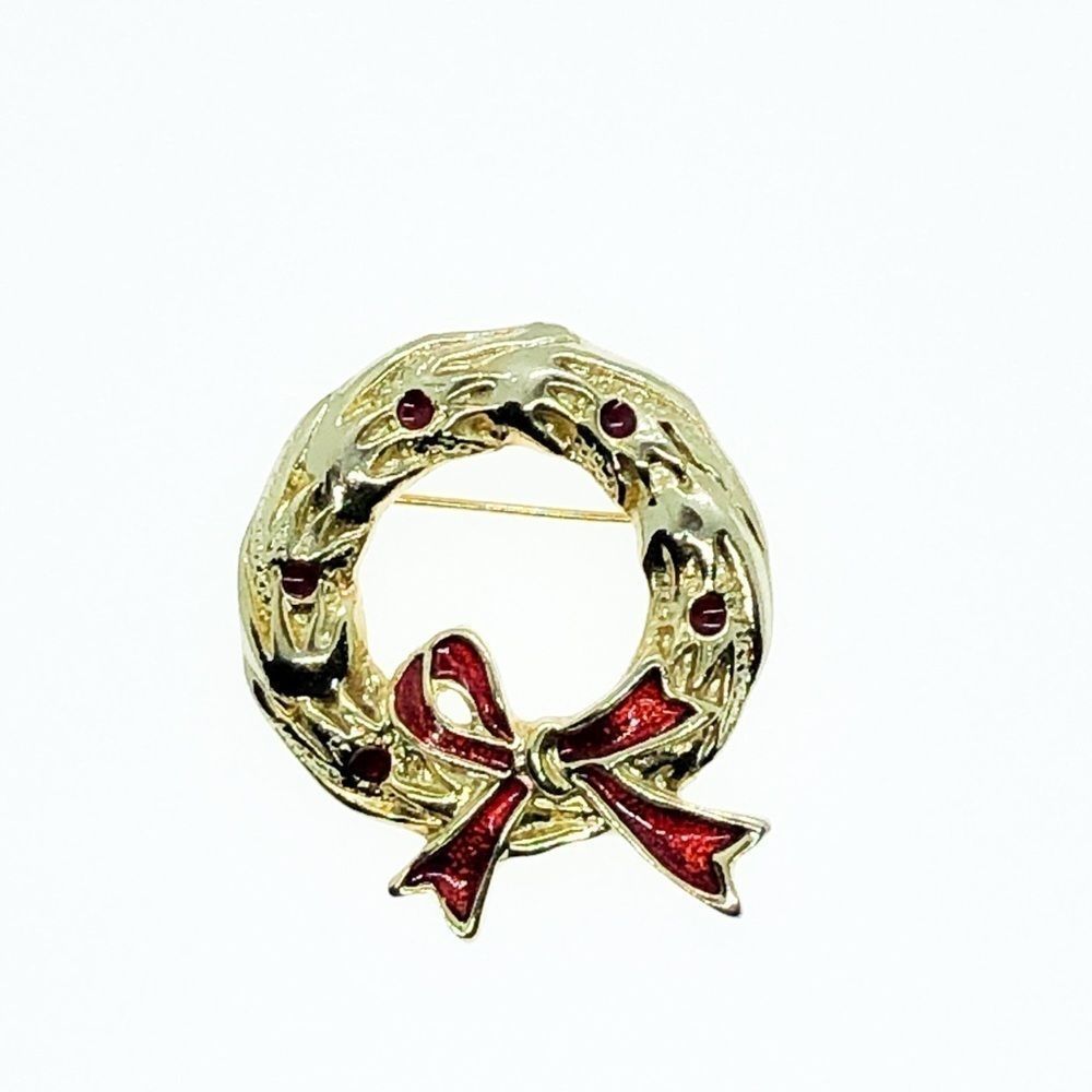Ladies Brooch Christmas Wreath Pin